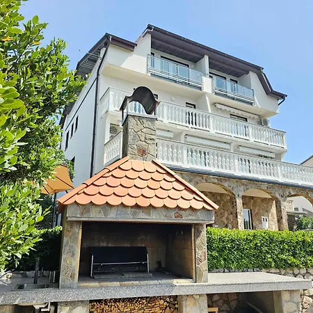 In Novi Vinodolski 54940 Apartment *