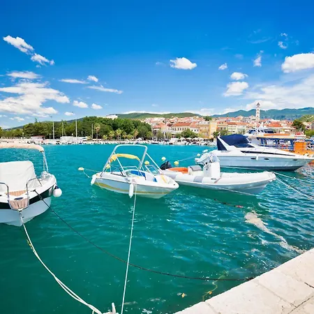 Apartment In Novi Vinodolski 54940